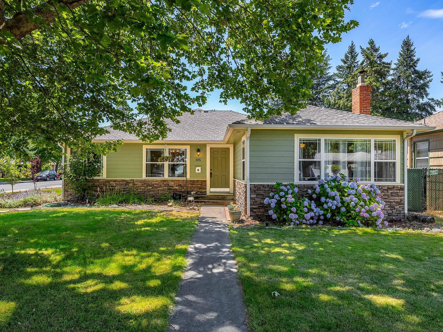 606 NE Dean Dr Grants Pass, OR 97526 - Thumbnail 3