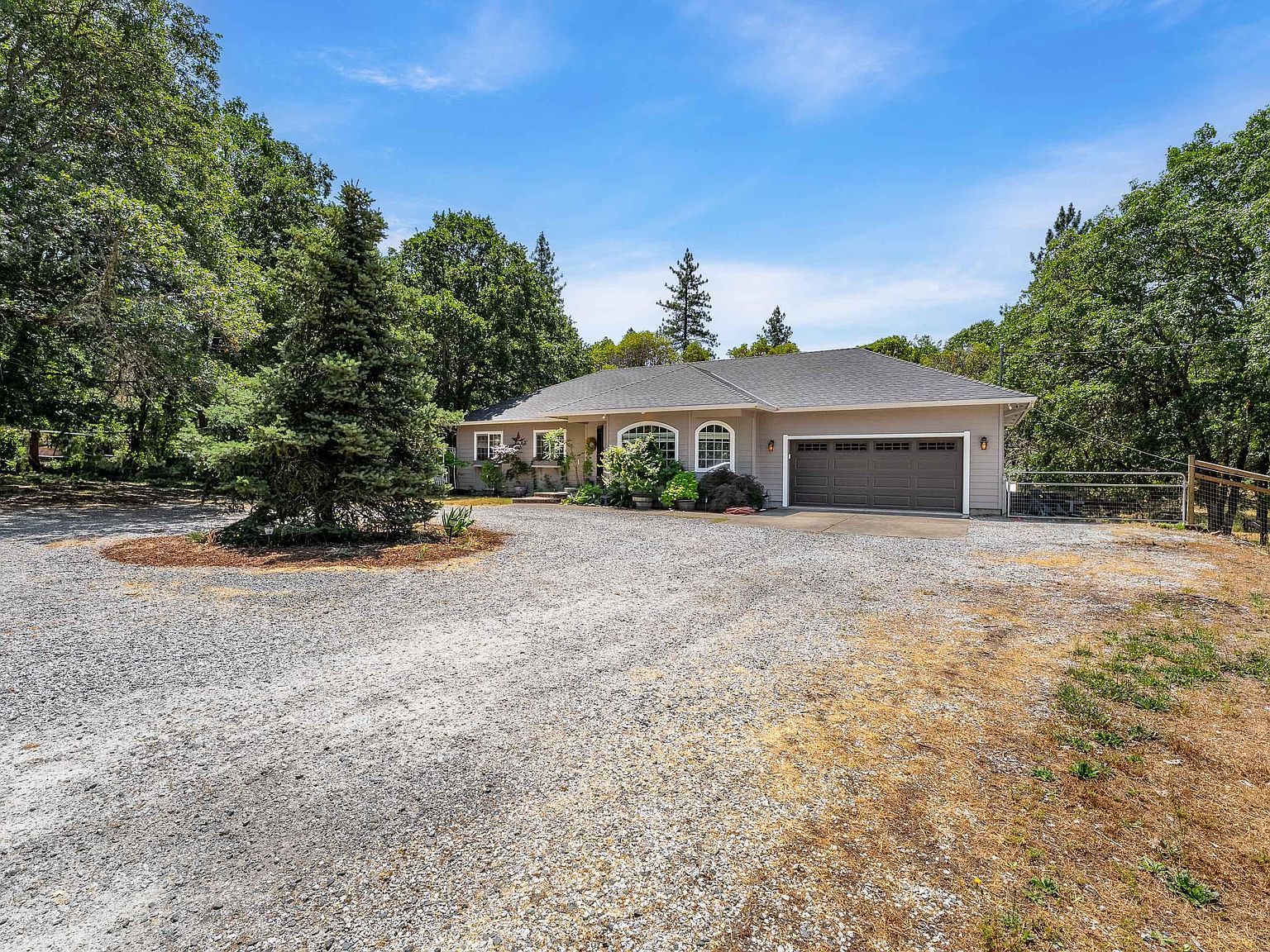 5851 Hugo Rd Grants Pass, OR 97526 - Thumbnail 3