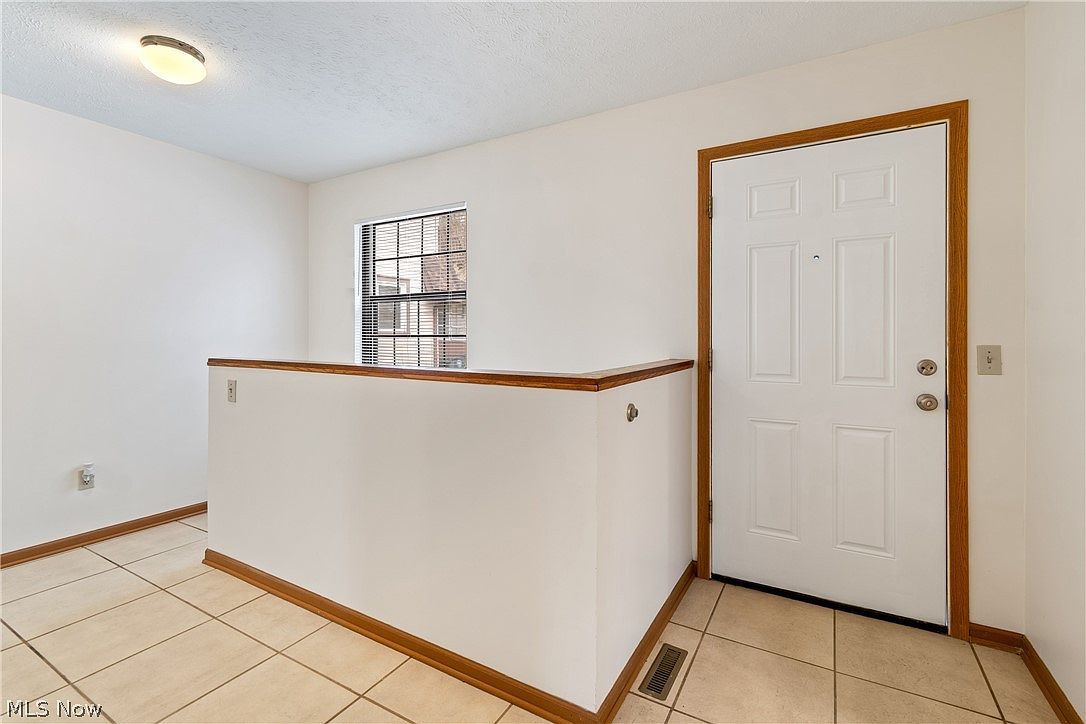 732 Vernon Odom Blvd Akron, OH 44307 - Thumbnail 3