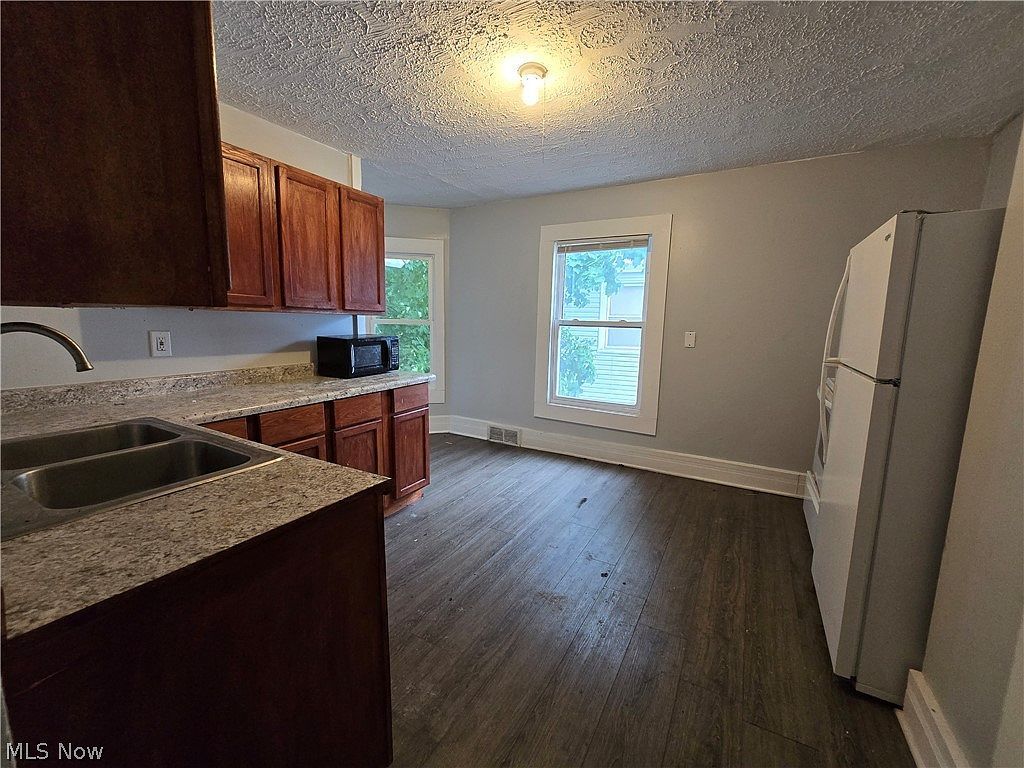 1412 Woodland Ave NW Canton, OH 44703 - Thumbnail 3