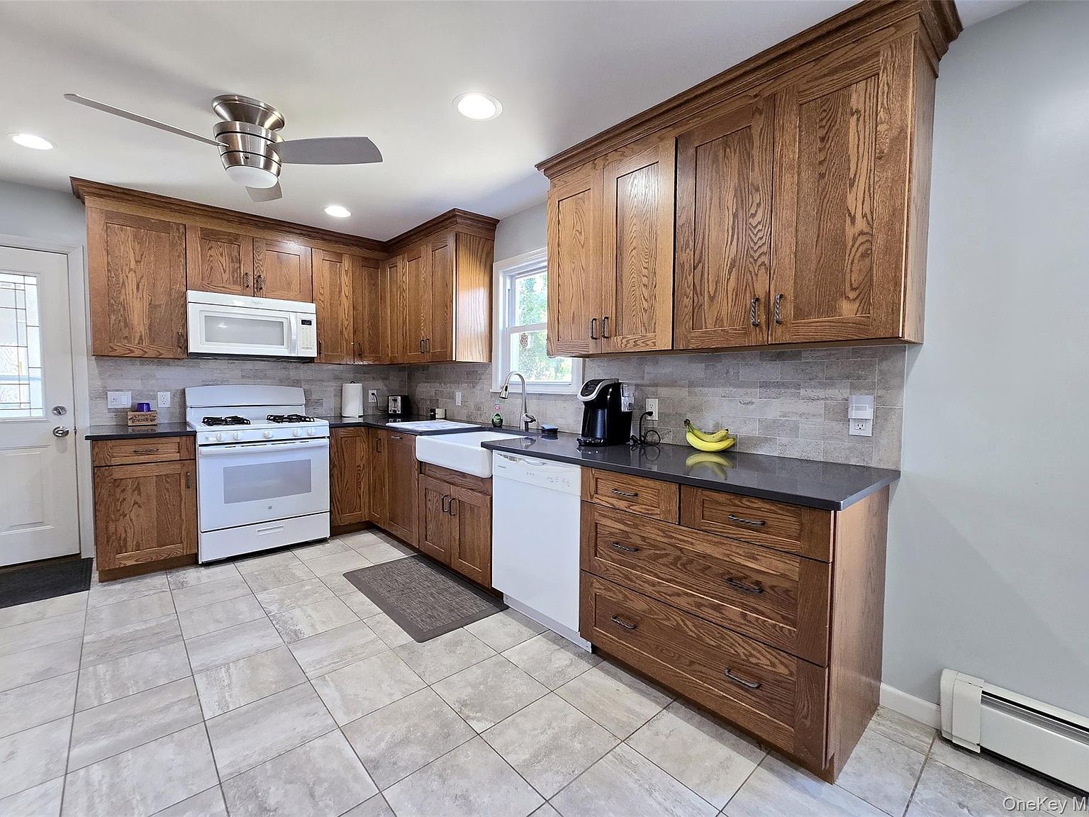 945 Benedict St Bohemia, NY 11716 - Thumbnail 3