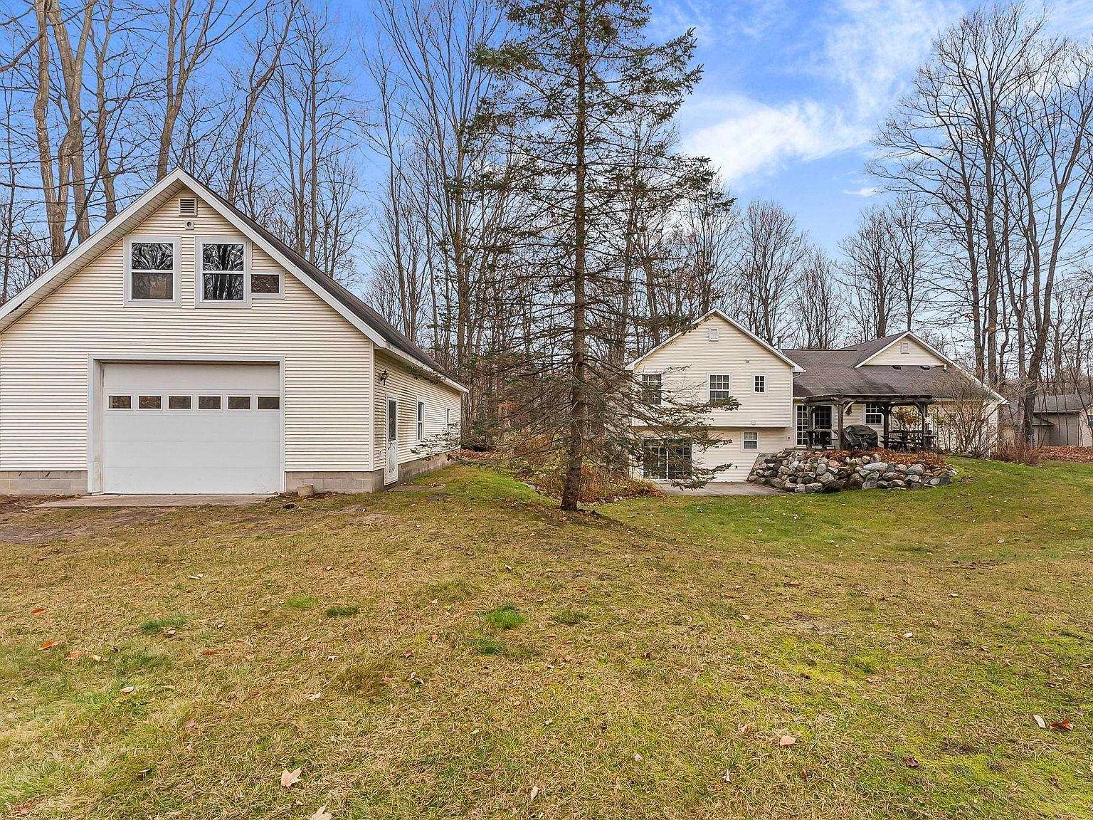 9685 Woodys Run Traverse City, MI 49684 - Thumbnail 3