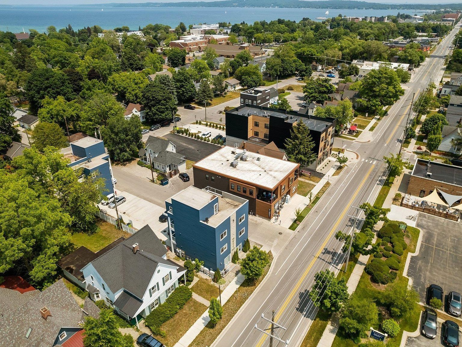 918 W Front St #1-5-7 Traverse City, MI 49684 - Thumbnail 3