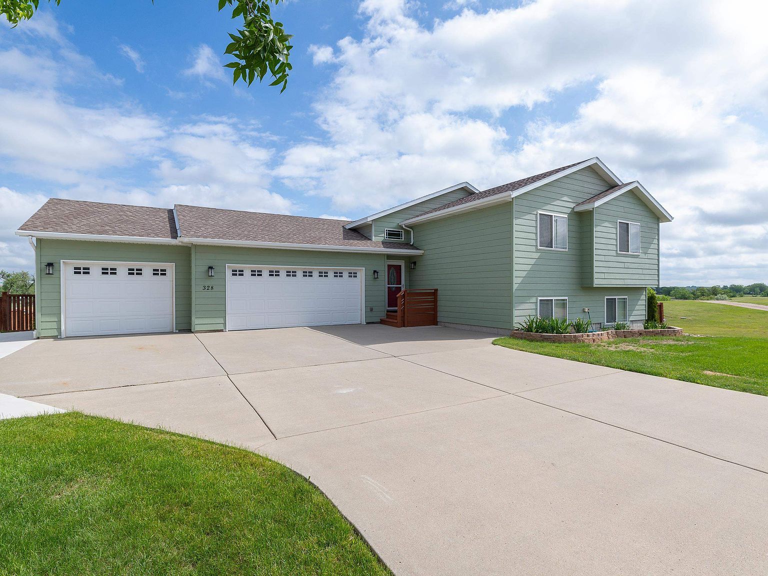 328 Ruhe Ln Box Elder, SD 57719 - Thumbnail 3