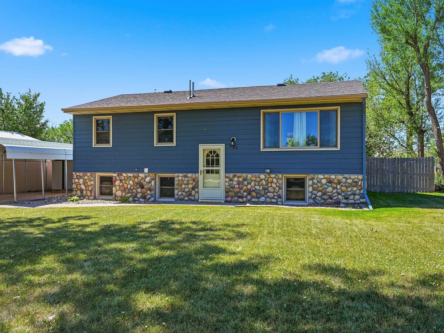 321 Circle Dr Box Elder, SD 57719 - Thumbnail 3