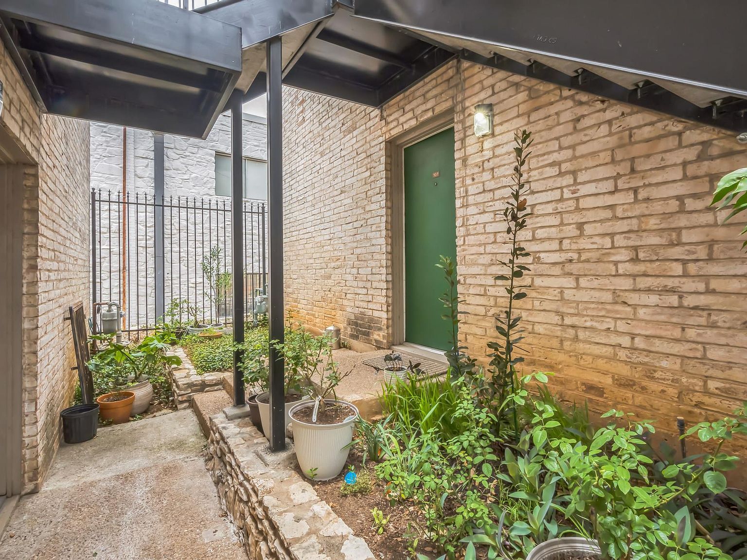 1304 Summit St APT 107 Austin, TX 78741 - Thumbnail 3