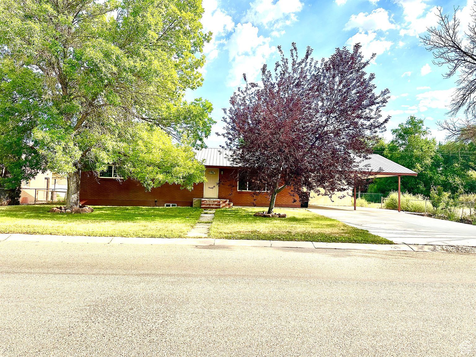 385 E 400 S Roosevelt, UT 84066 - Thumbnail 3