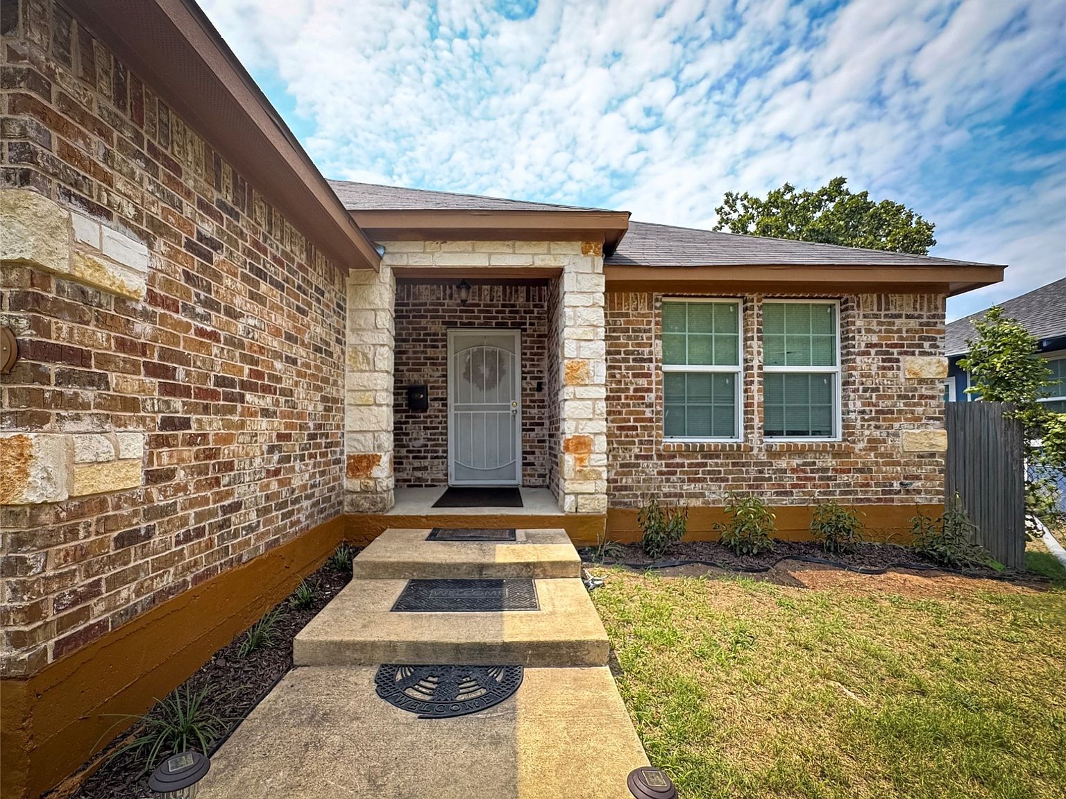 2015 Harlandale Ave Dallas, TX 75216 - Thumbnail 3