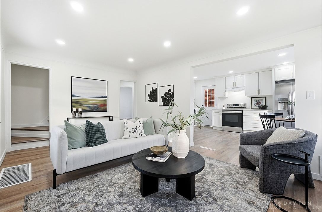 8415 Mayfair St Cincinnati, OH 45216 - Thumbnail 3