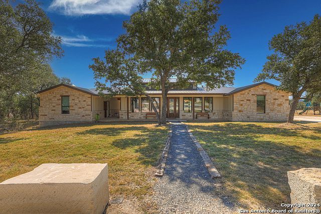 1802 Mountain Valley Dr Concan, TX 78838 - Thumbnail 3