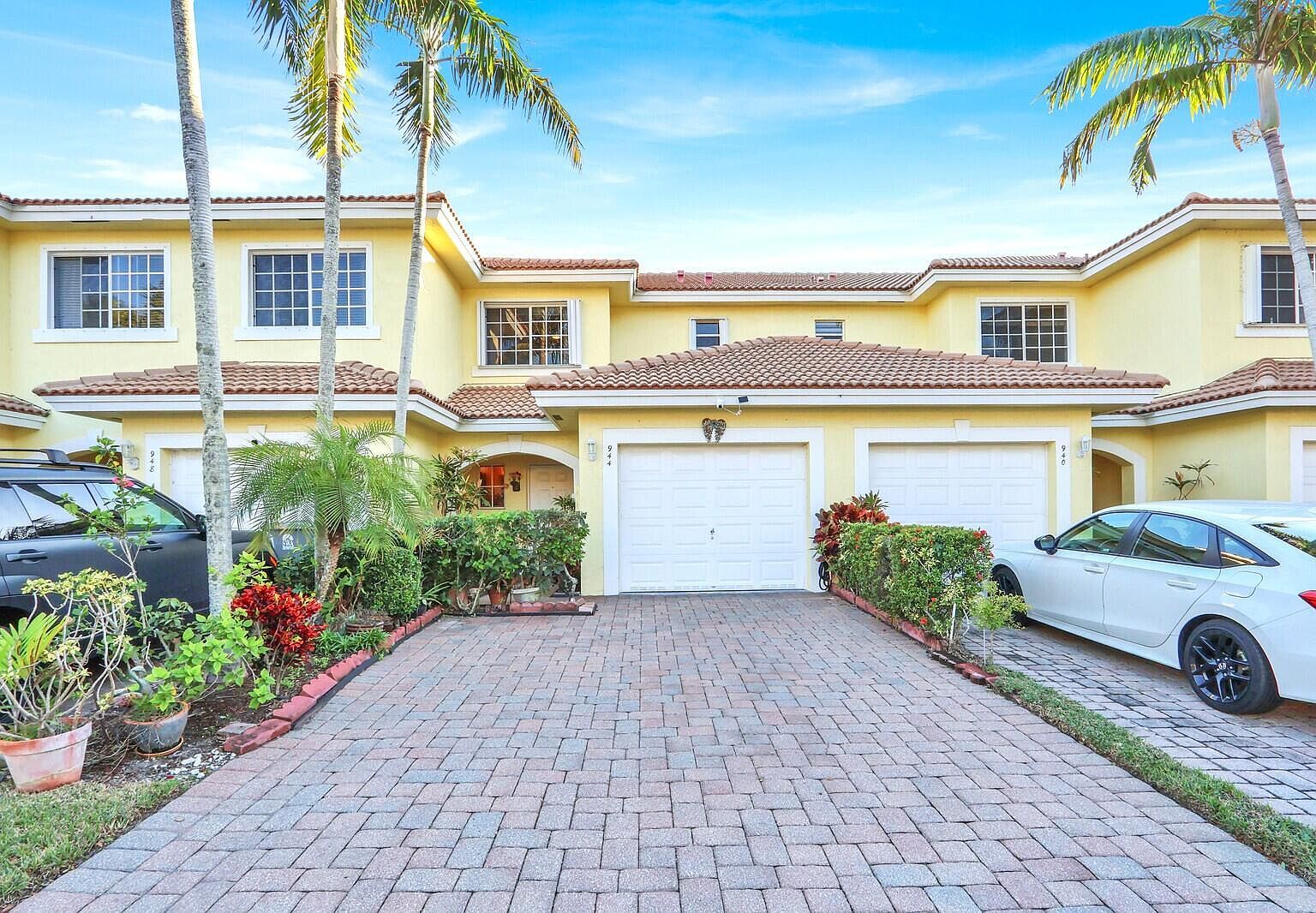 944 Imperial Lake Rd West Palm Beach, FL 33413 - Thumbnail 3