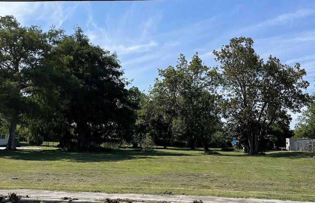 1697 Bacom Point Rd Pahokee, FL 33476 - Thumbnail 3