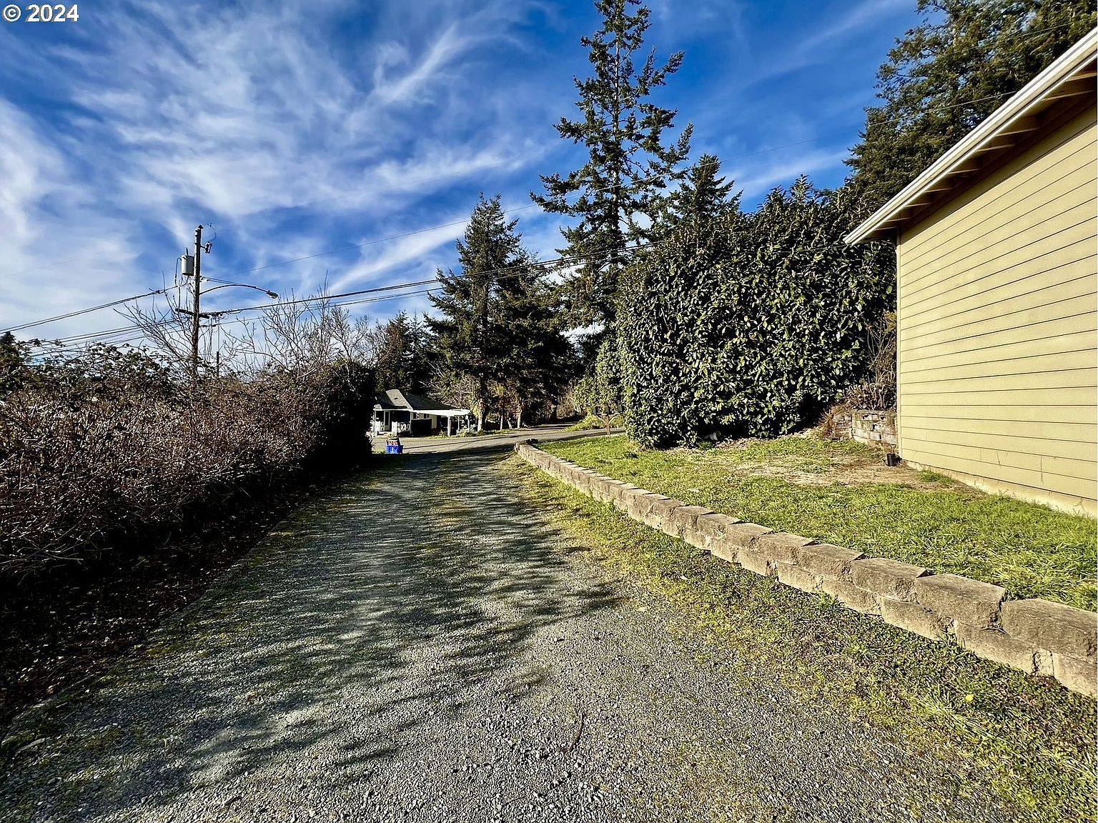 879 State St North Bend, OR 97459 - Thumbnail 3