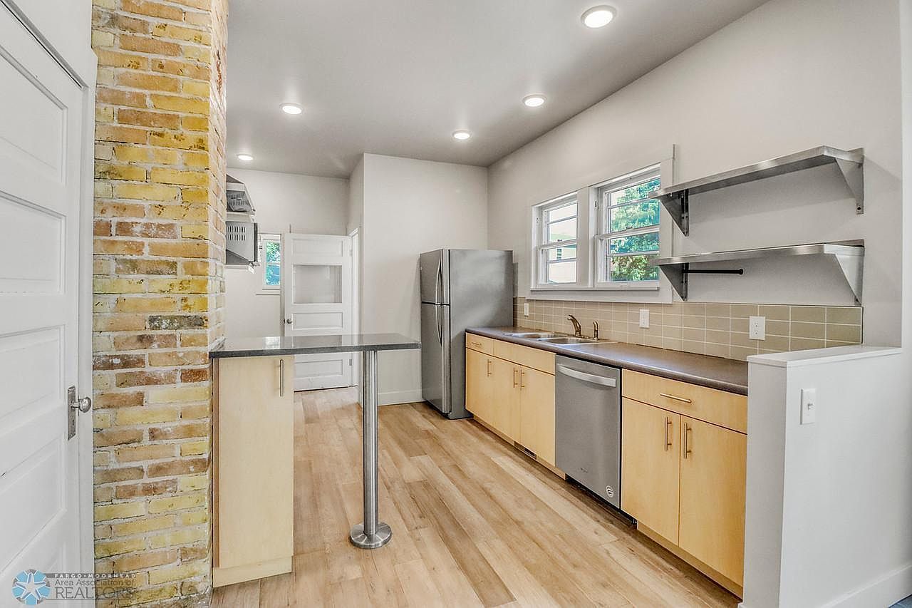 1036 12th St N Fargo, ND 58102 - Thumbnail 3