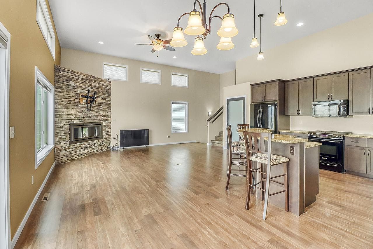 267 34th Ave E West Fargo, ND 58078 - Thumbnail 3