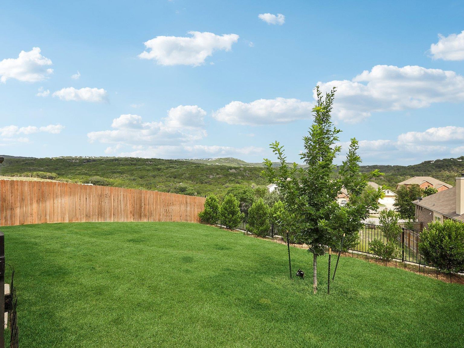 8119 Purple Aster Pass Lago Vista, TX 78645 - Thumbnail 3