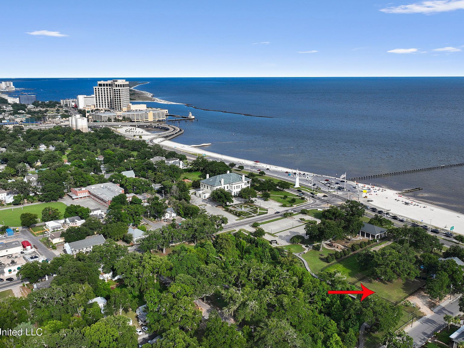 1096 Beach Blvd Biloxi, MS 39530 - Thumbnail 3