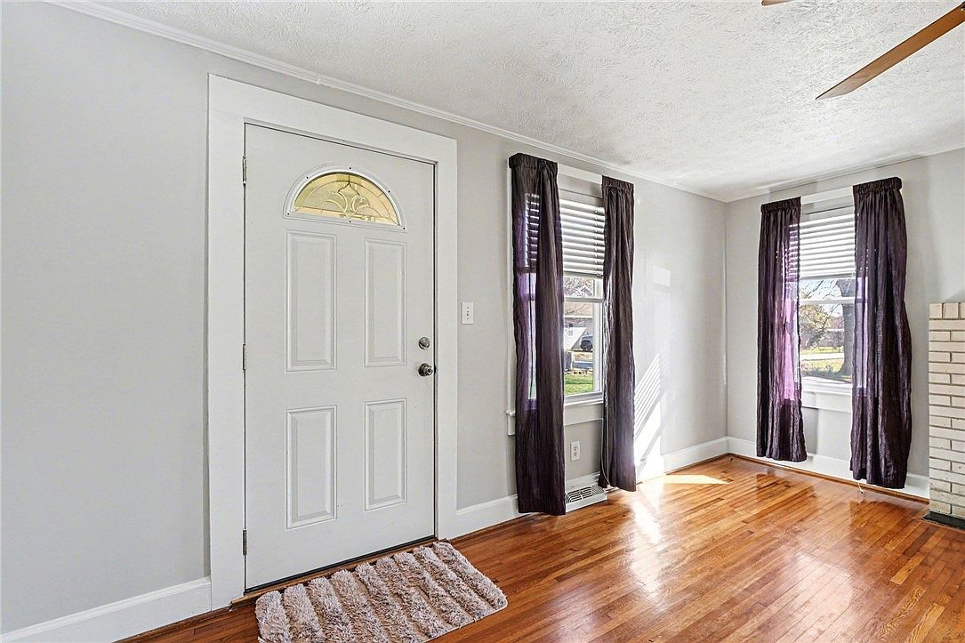 11 Bainbridge Dr Greenville, SC 29611 - Thumbnail 3