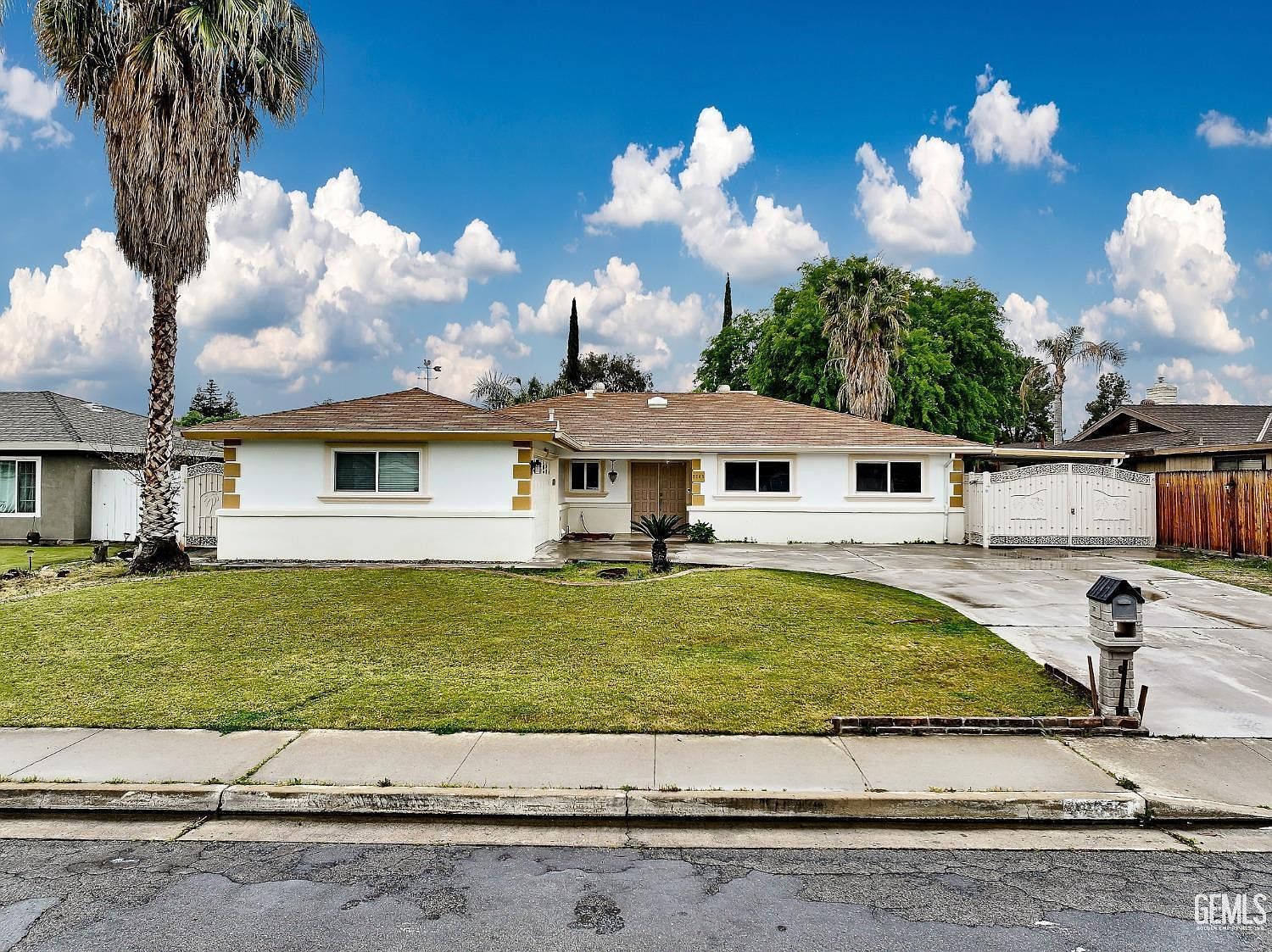 2209 Westminster Dr Bakersfield, CA 93309 - Thumbnail 3