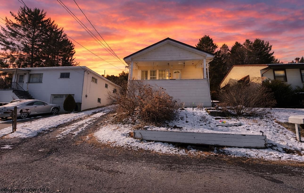 1412 Hood St Fairmont, WV 26554 - Thumbnail 3