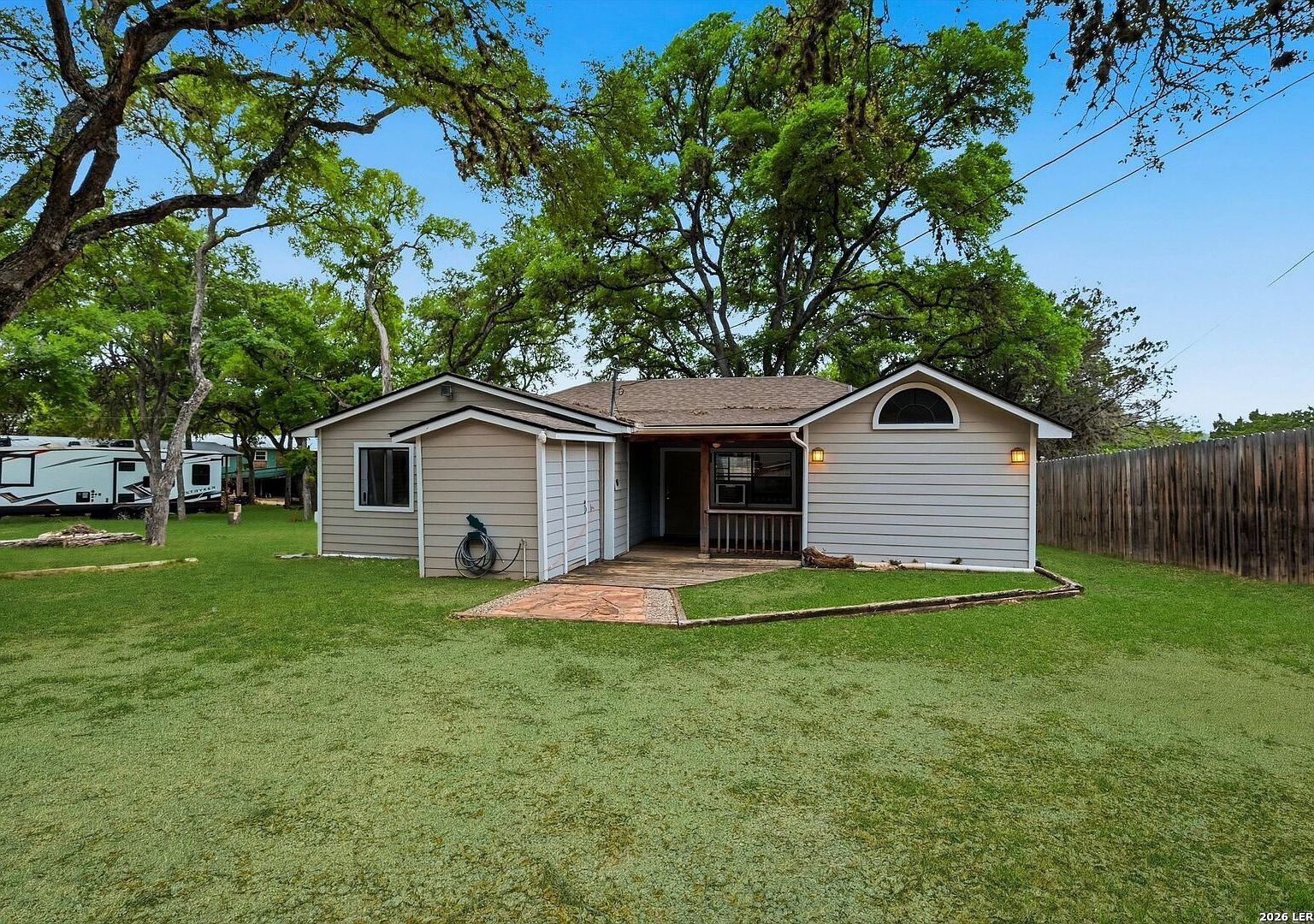 772 Pebble Beach Dr NW Lakehills, TX 78063 - Thumbnail 3