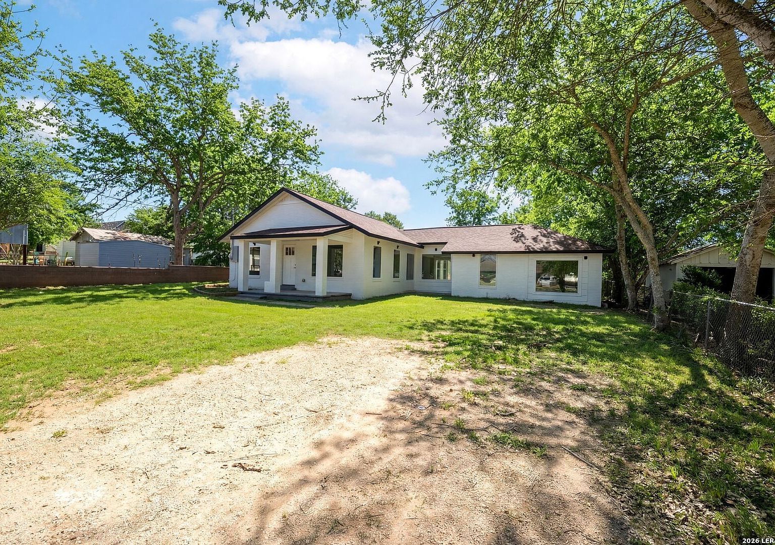 1312 C St Floresville, TX 78114 - Thumbnail 3