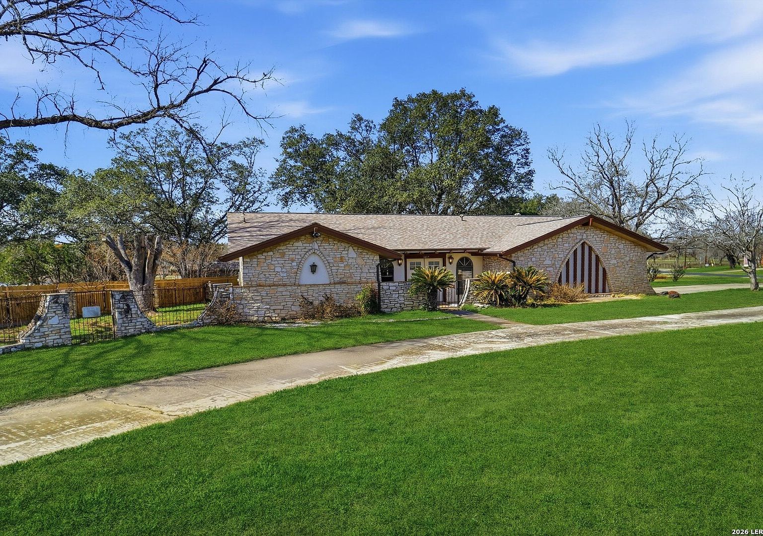 1407 Hospital Blvd Floresville, TX 78114 - Thumbnail 3