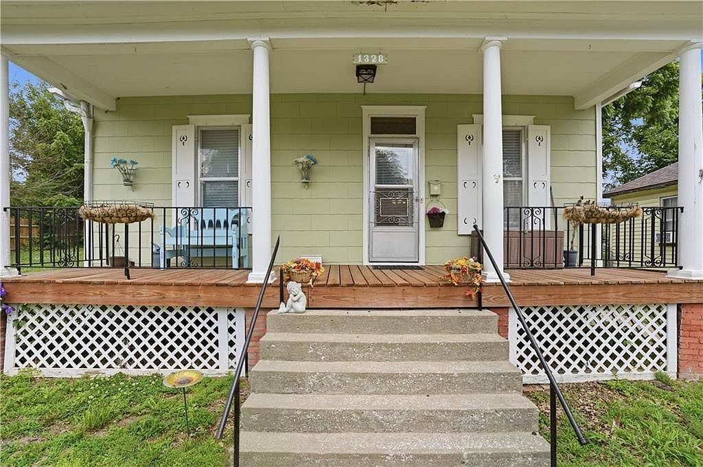 1328 Spruce St Leavenworth, KS 66048 - Thumbnail 3
