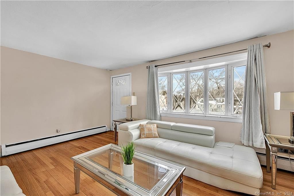 115 Rosemary Ln Bristol, CT 06010 - Thumbnail 3