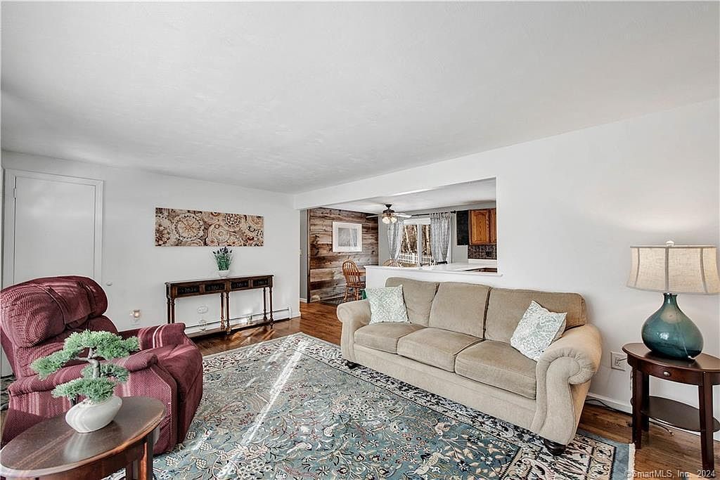 28 Linsal St Windsor Locks, CT 06096 - Thumbnail 3