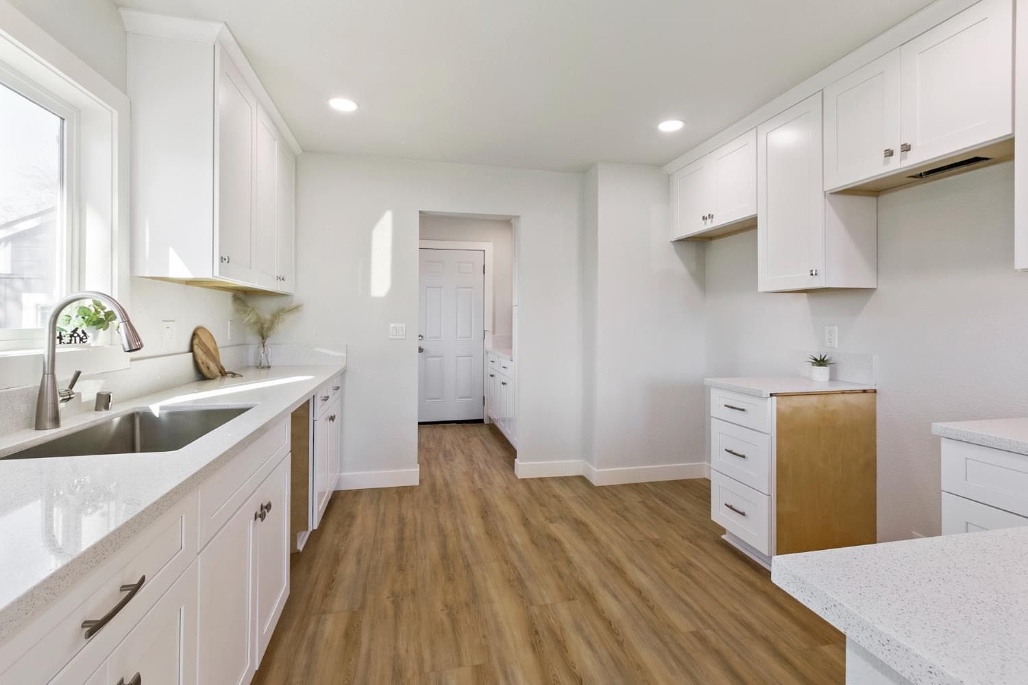 1757 Kenwood St Sacramento, CA 95815 - Thumbnail 3