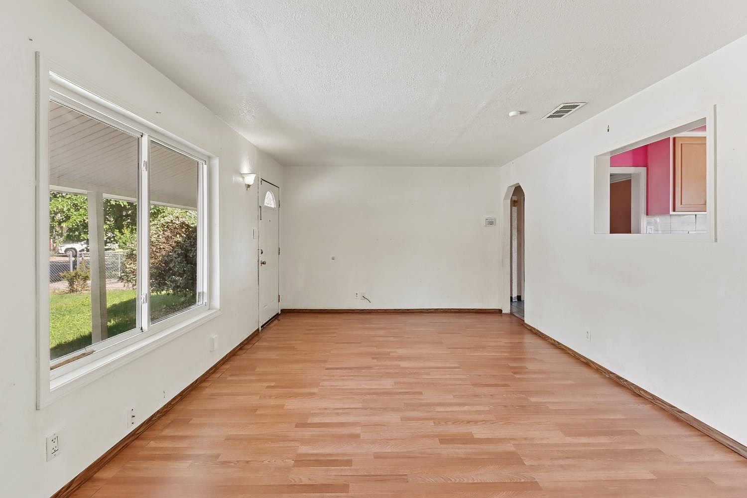 Frienza Ave Sacramento, CA 95815 - Thumbnail 3