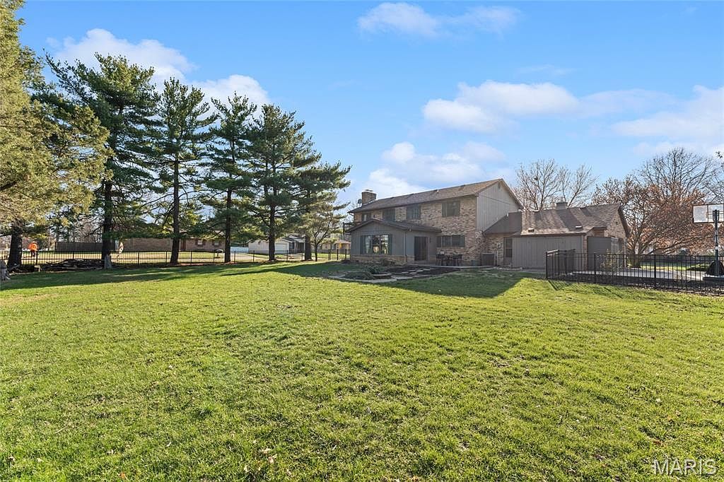 2 Lindenleaf Ln Belleville, IL 62223 - Thumbnail 3