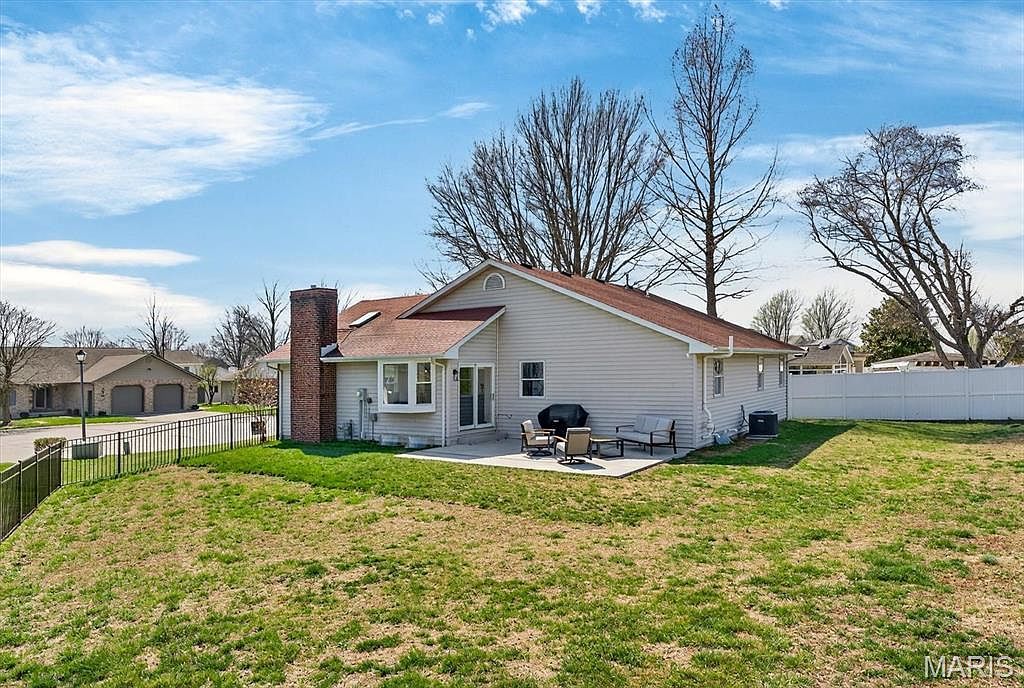 625 Christopher Ln New Baden, IL 62265 - Thumbnail 3