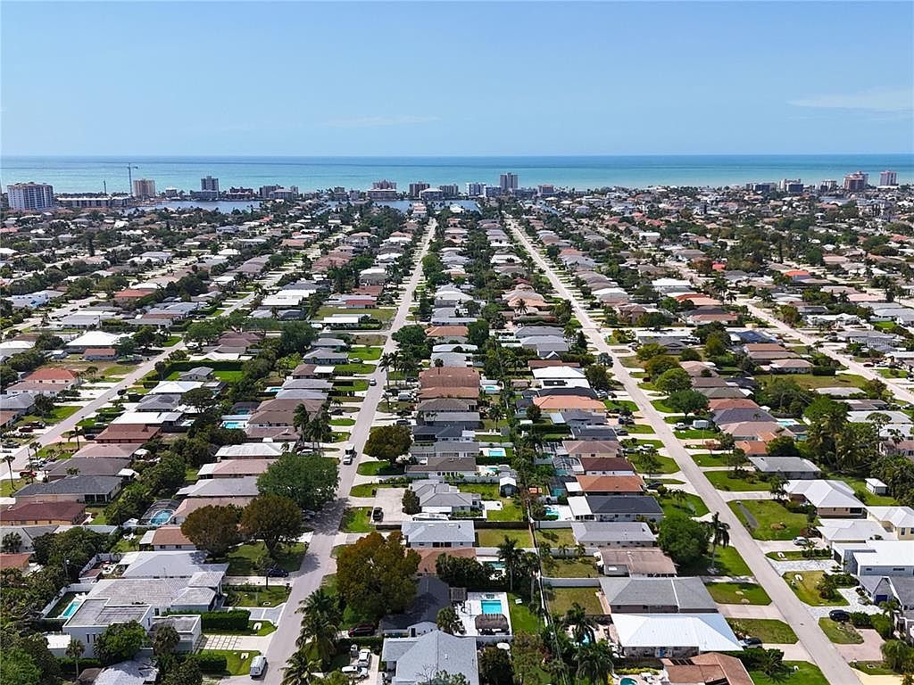 816 98th Ave N Naples, FL 34108 - Thumbnail 3