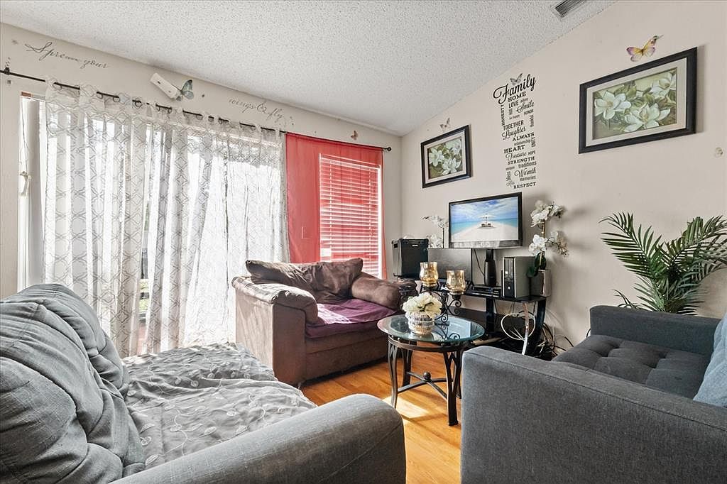 1321 Dunbarton Ct Kissimmee, FL 34758 - Thumbnail 3