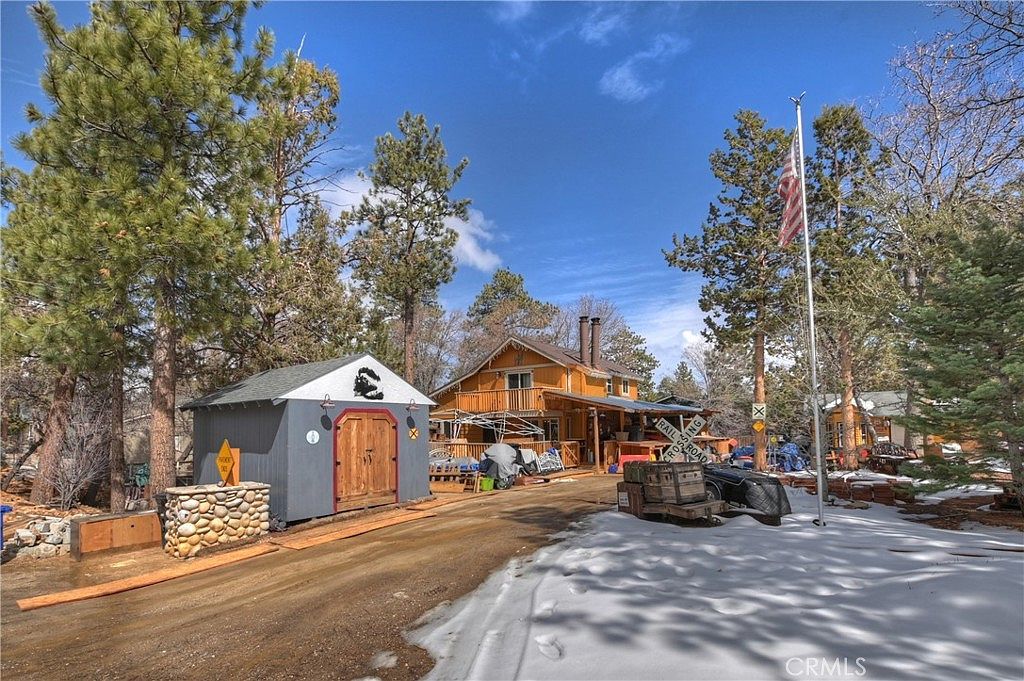 581 Highland Ln Sugarloaf, CA 92386 - Thumbnail 3