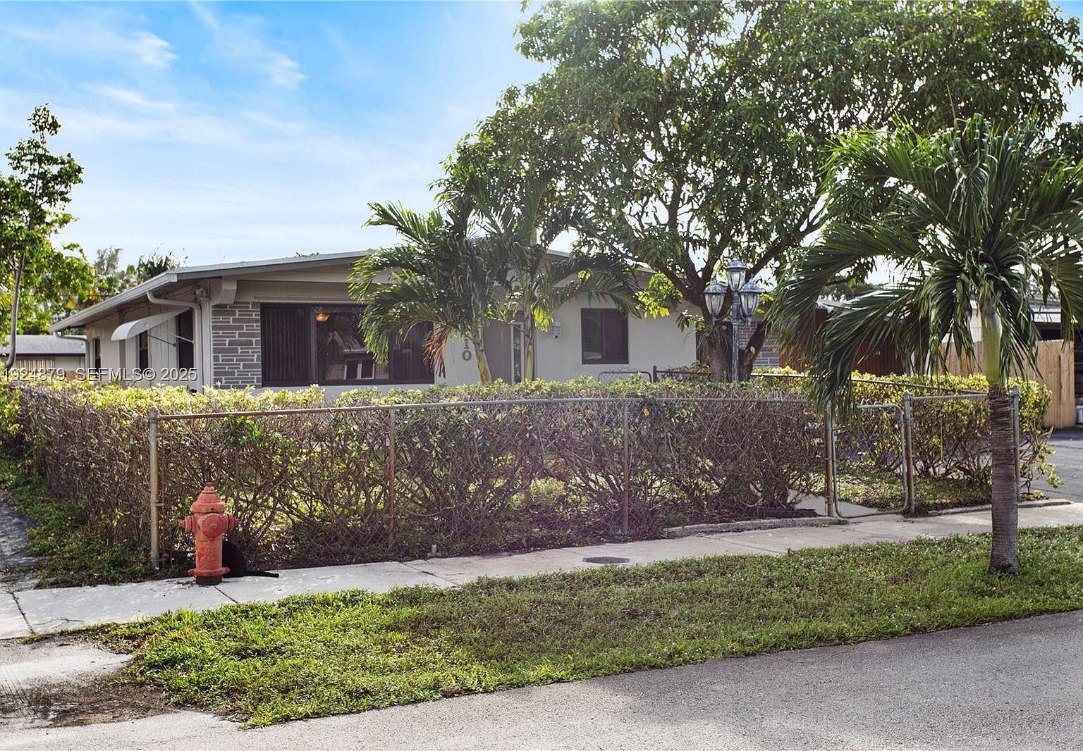 1410 NW 42nd St Oakland Park, FL 33309 - Thumbnail 3
