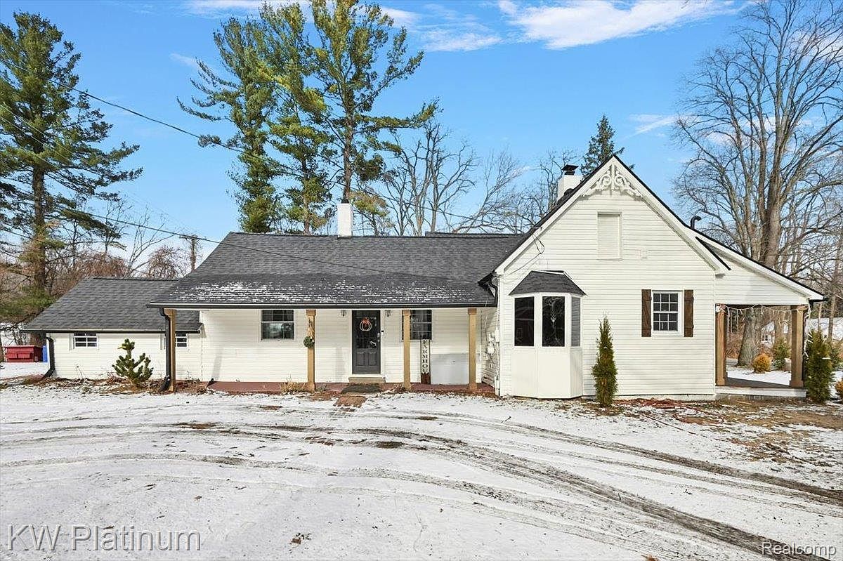 8658 Marsh Rd Clay, MI 48001 - Thumbnail 3