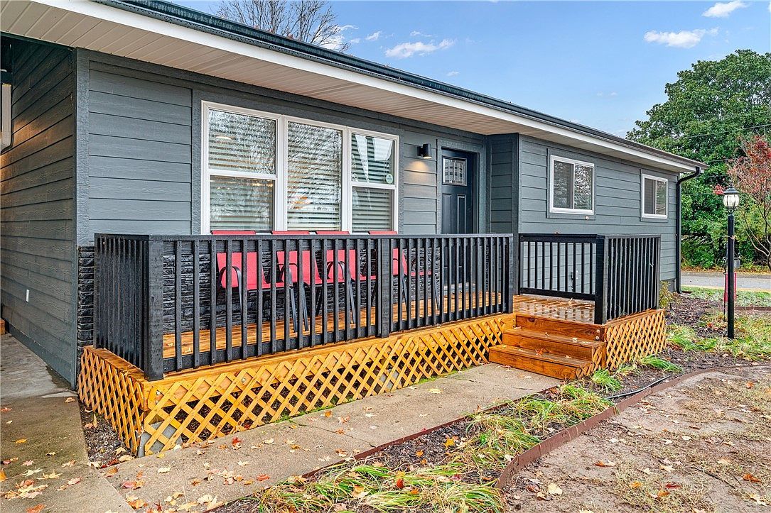 101 E Bertha St Fayetteville, AR 72703 - Thumbnail 3