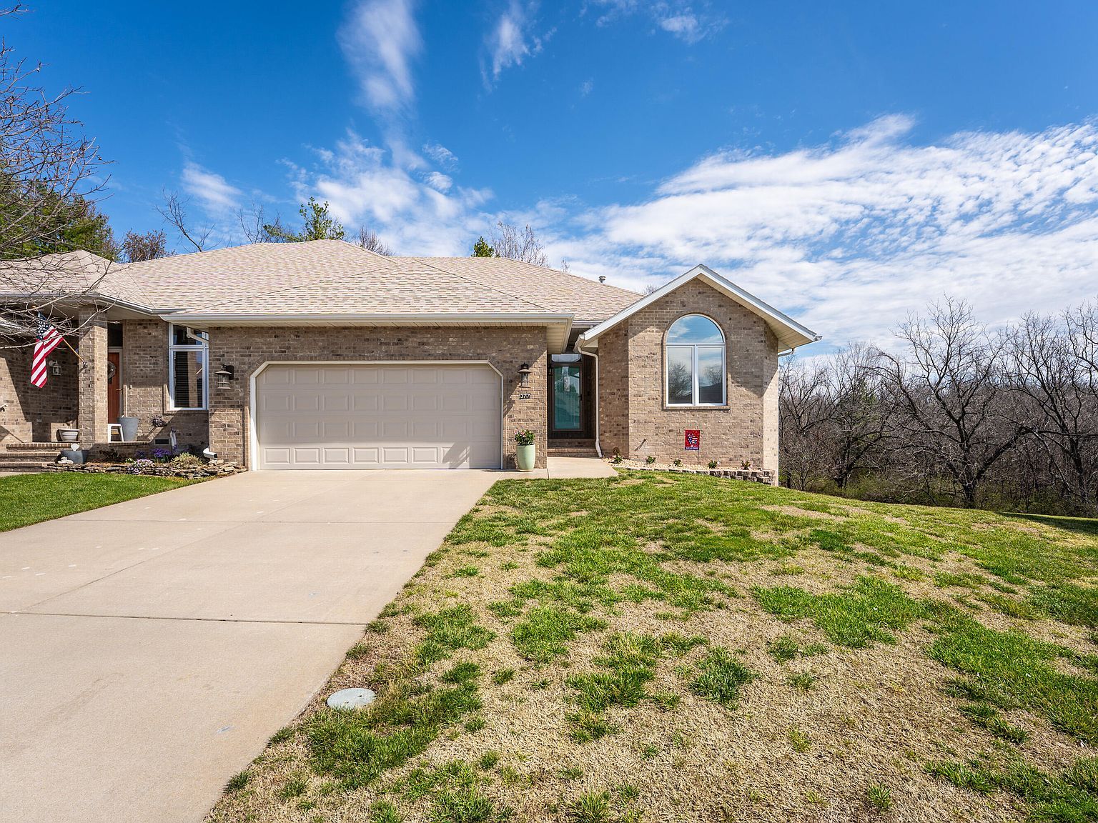 377 E Degraffenreid St Springfield, MO 65810 - Thumbnail 3