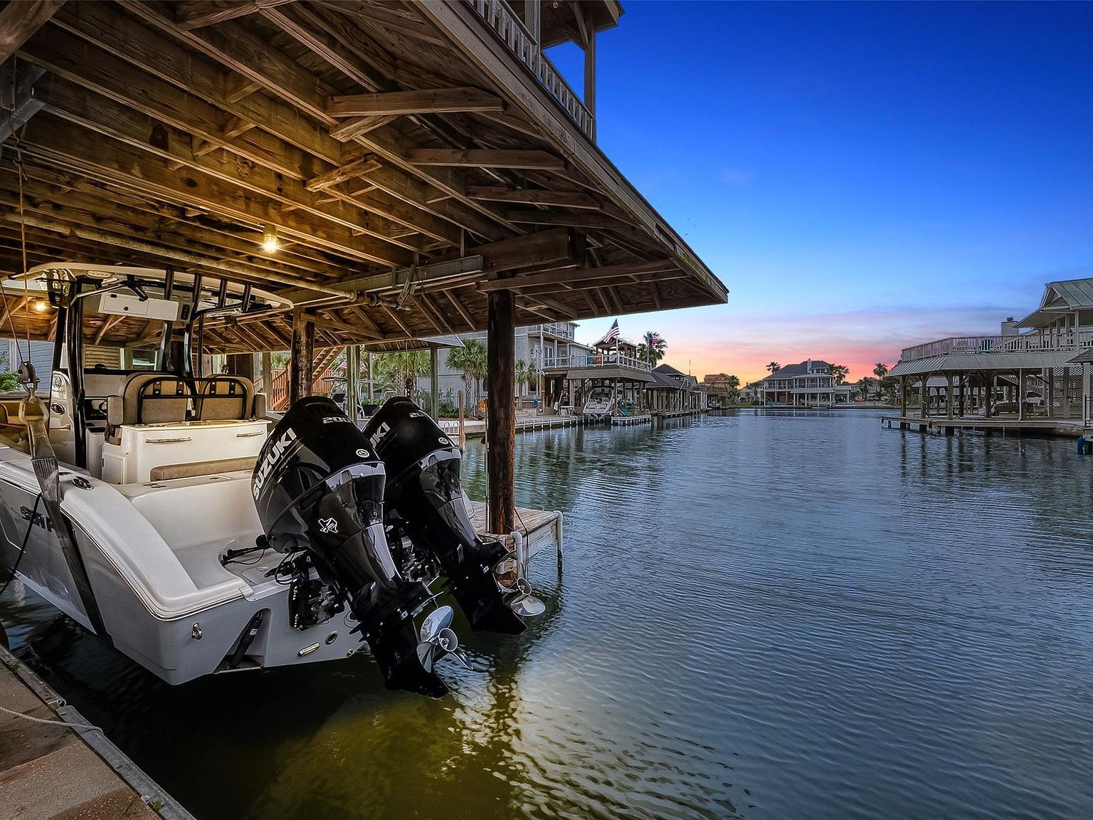 1407 Tiki Dr Tiki Island, TX 77554 - Thumbnail 3