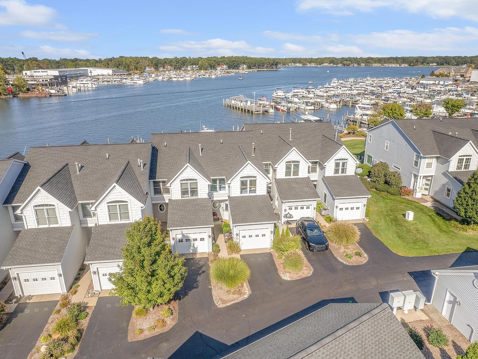 943 W Savidge St Spring Lake, MI 49456 - Thumbnail 3