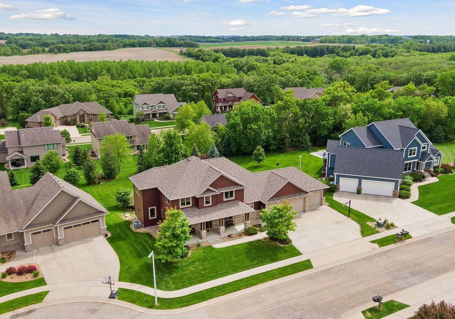 2304 Britwood Ln SW Rochester, MN 55902 - Thumbnail 3