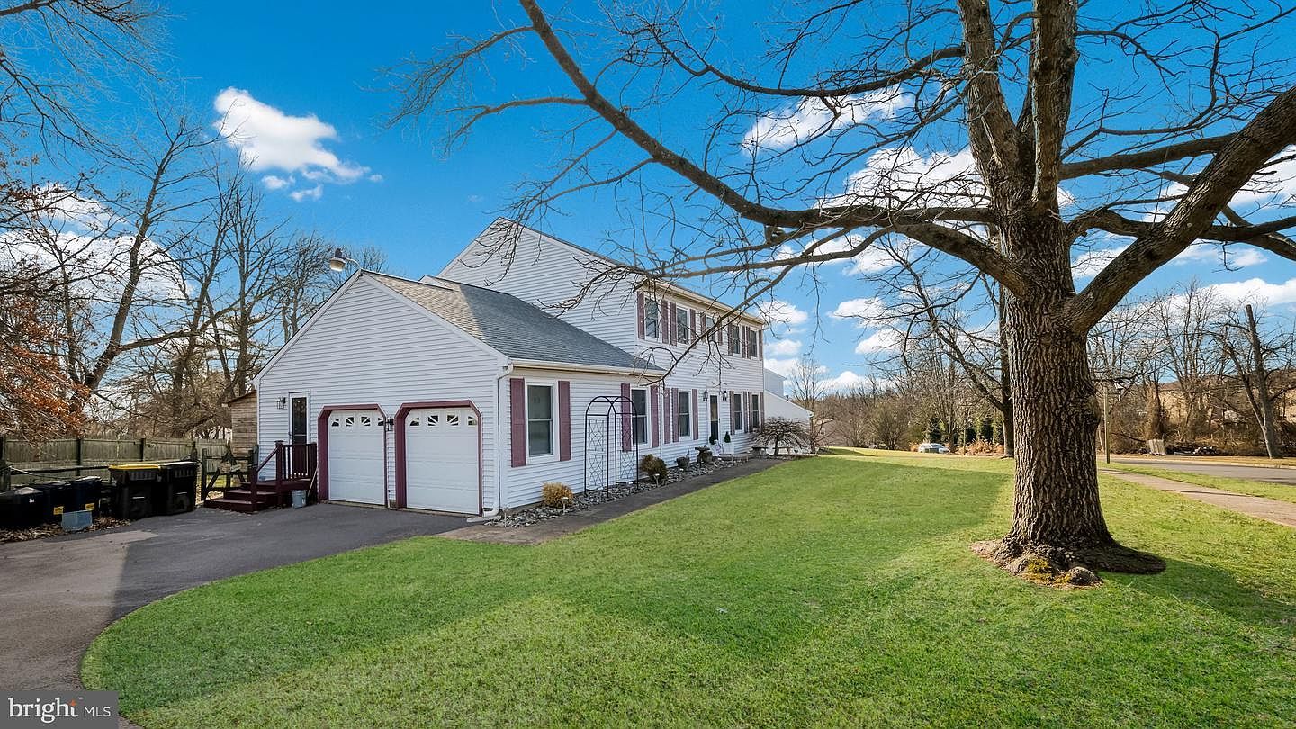 1267 Holly Rd Warrington, PA 18976 - Thumbnail 3