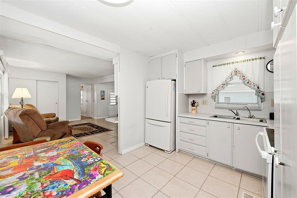 1125 Elkhart Cir Tavares, FL 32778 - Thumbnail 3