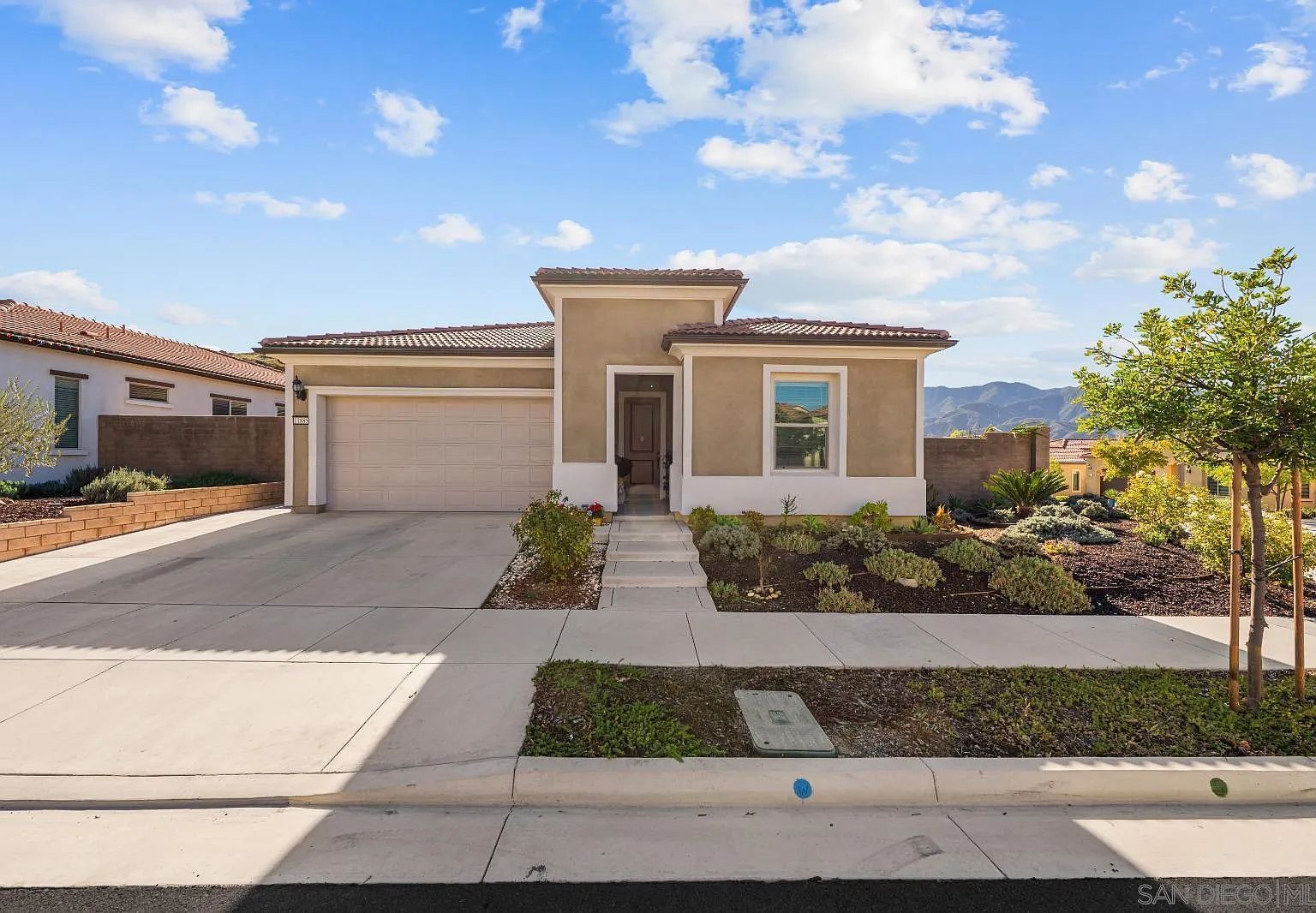 11885 Discovery Ct Corona, CA 92883 - Thumbnail 3