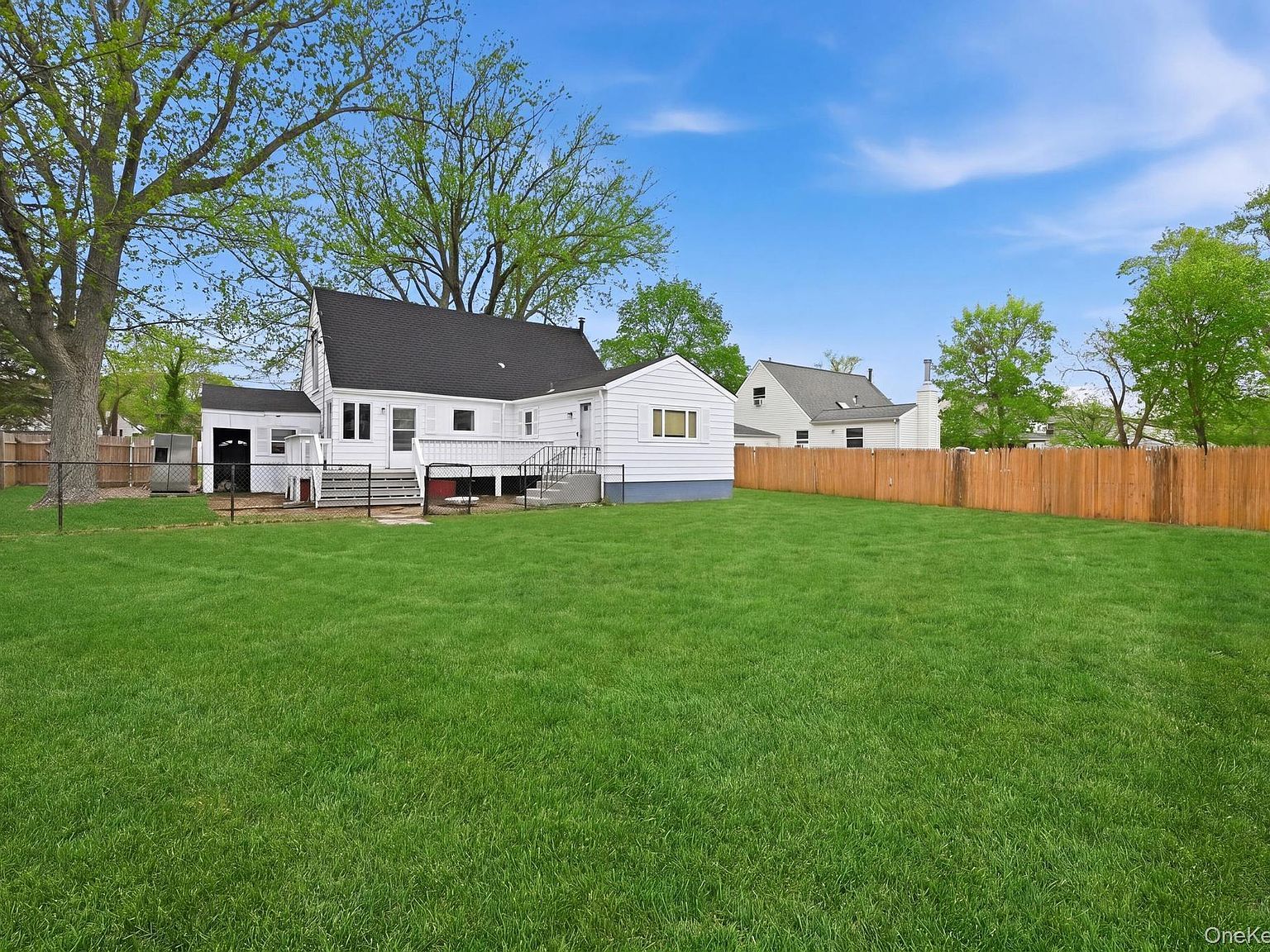 23 Woods Ln Centereach, NY 11720 - Thumbnail 3