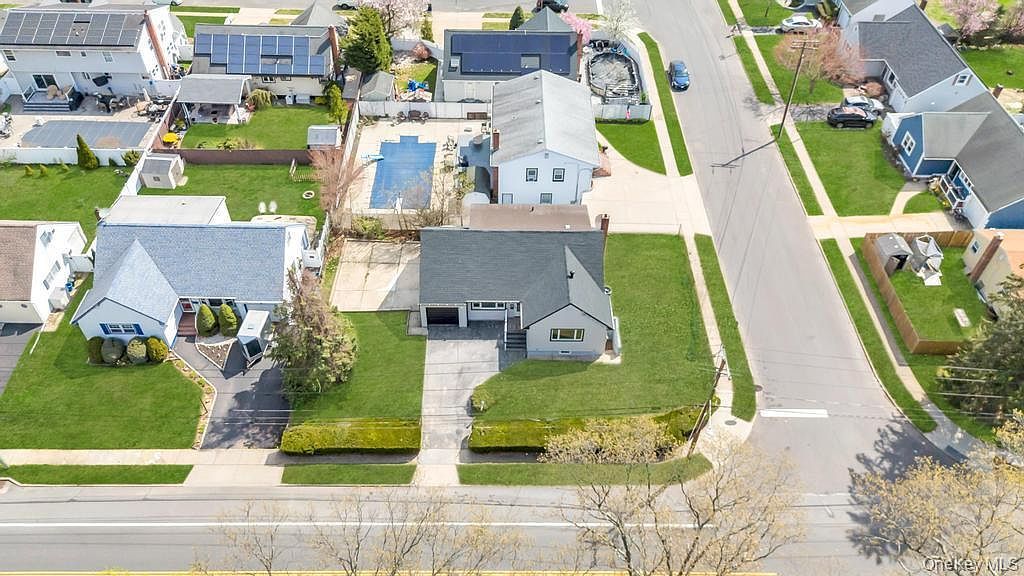 207 August Rd North Babylon, NY 11703 - Thumbnail 3