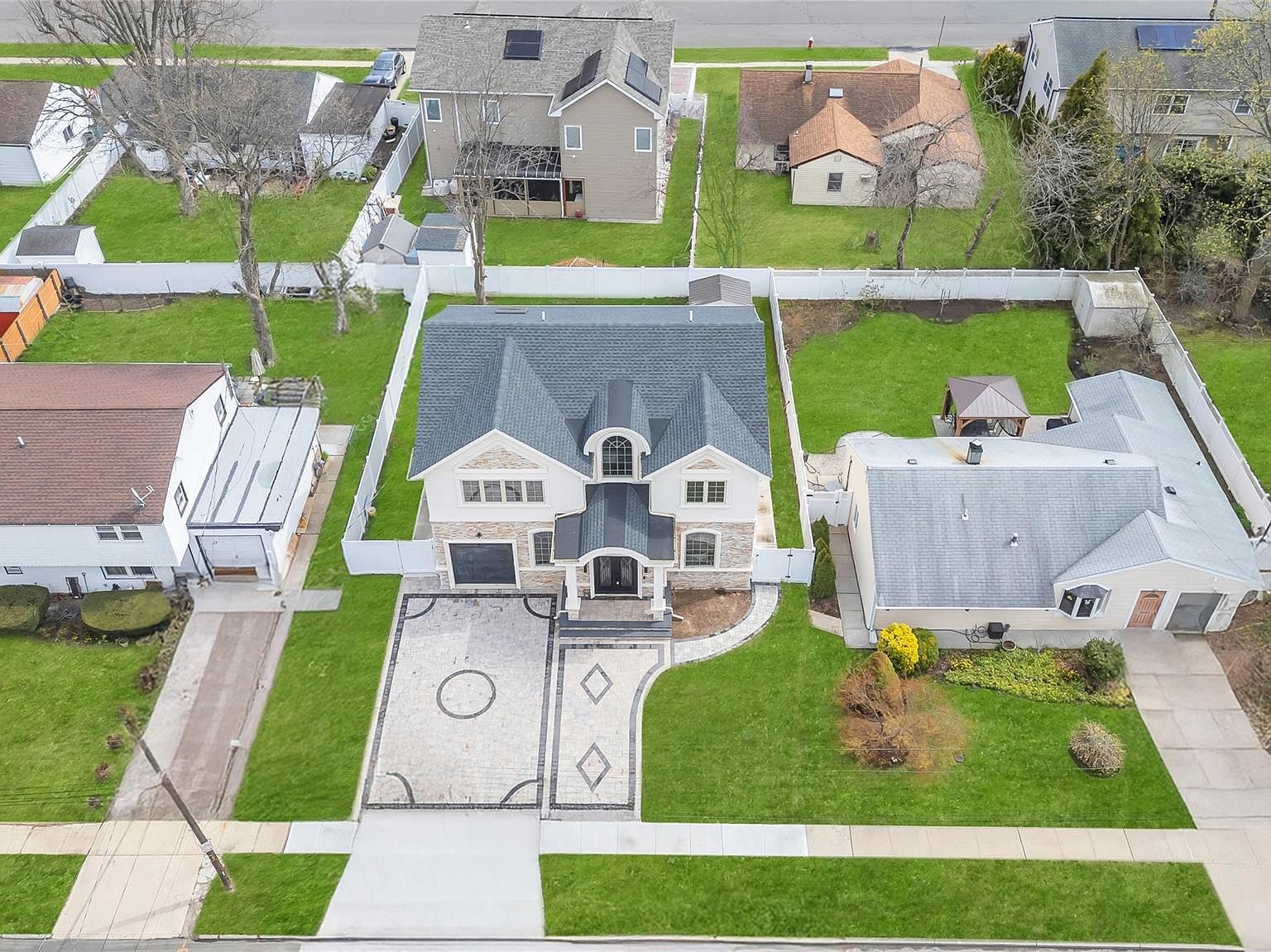 157 4th St Hicksville, NY 11801 - Thumbnail 3